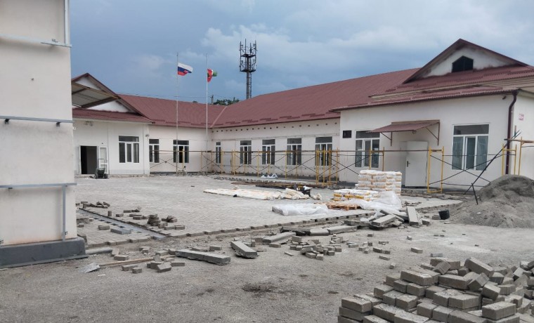 В селе Чечен-Аул проводится ремонт школы в рамках национального проекта «Образование»