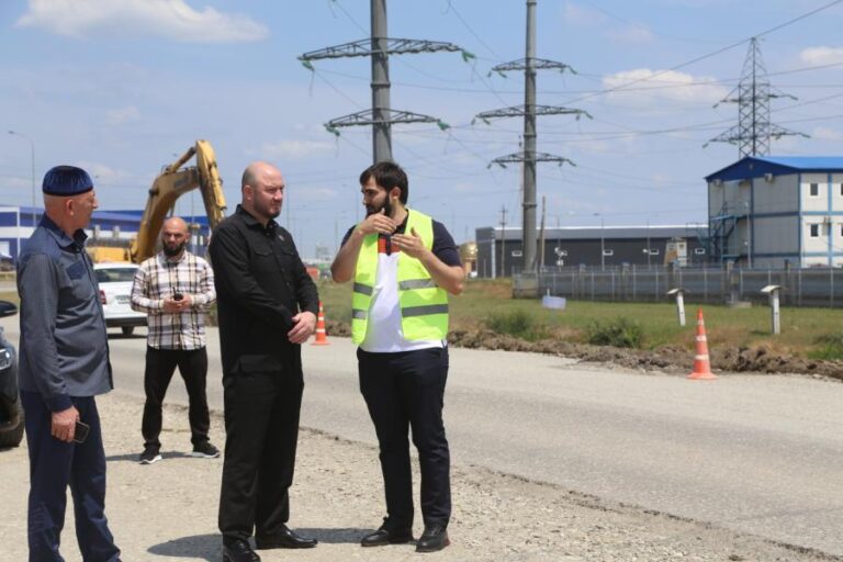 Иса Тумхаджиев проинспектировал дорогу Серноводск- Грозный