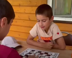 Для детей участников СВО проведен турнир по шашкам