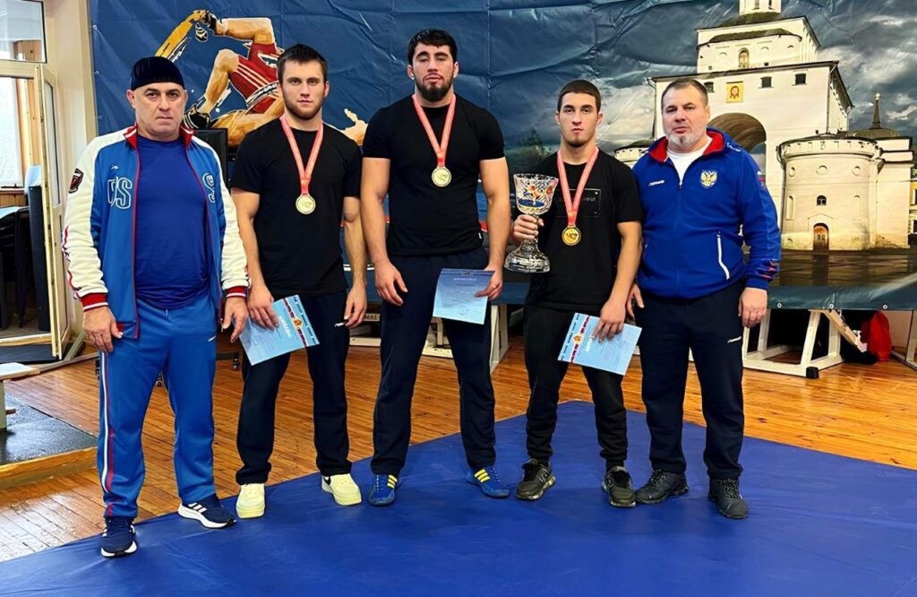 Чеченские спортсмены стали призерами всероссийского турнира по греко-римской борьбе