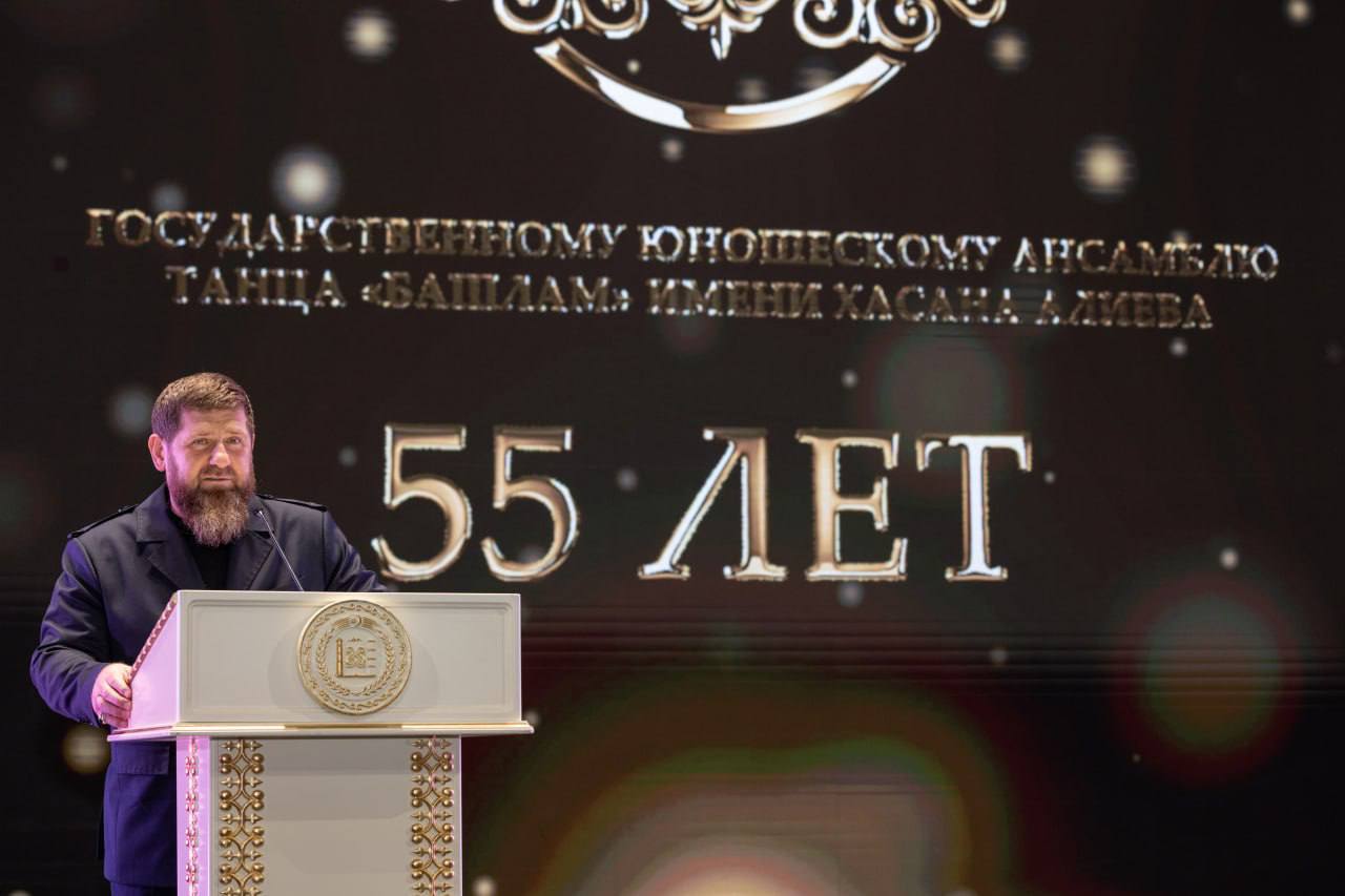 55 лет «Башламу»: Рамзан Кадыров поздравил ансамбль и наградил лучших артистов
