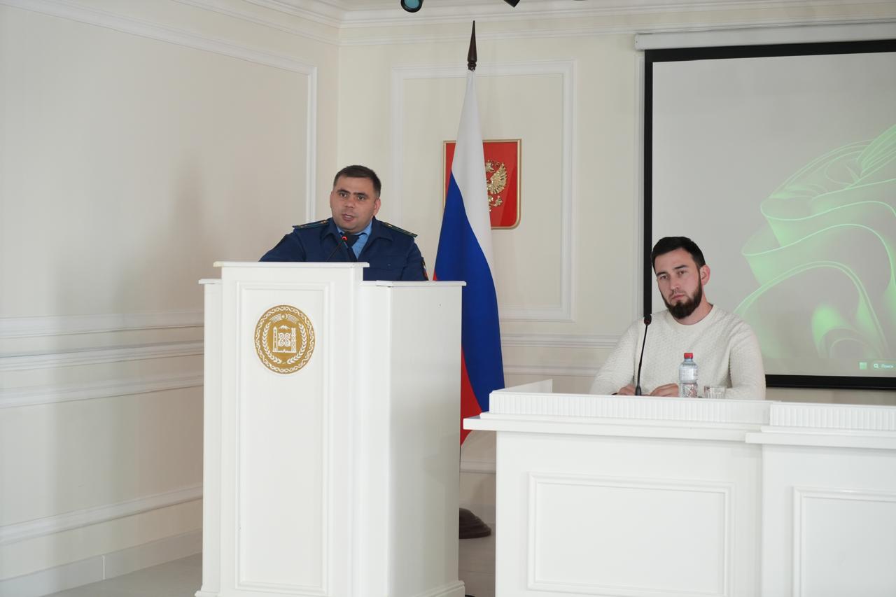 В Грозном рассказали о кибербуллинге и мошеннических схемах в сети
