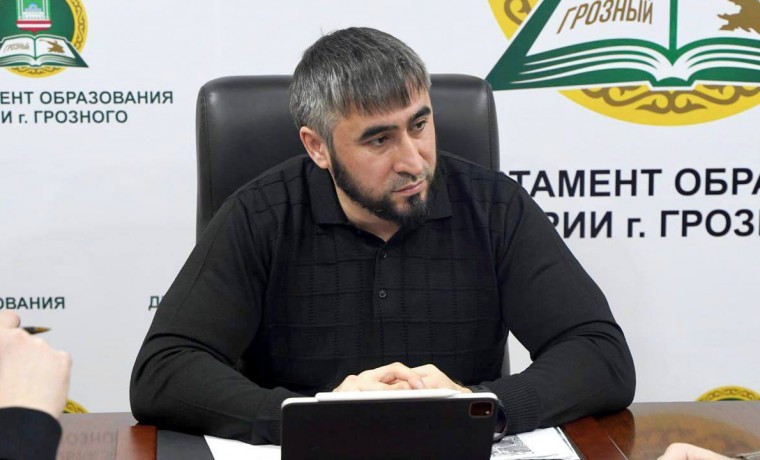 Заместитель Мэра Грозного оценил качество образования в новой школе, построенной в рамках национального проекта «Образование»