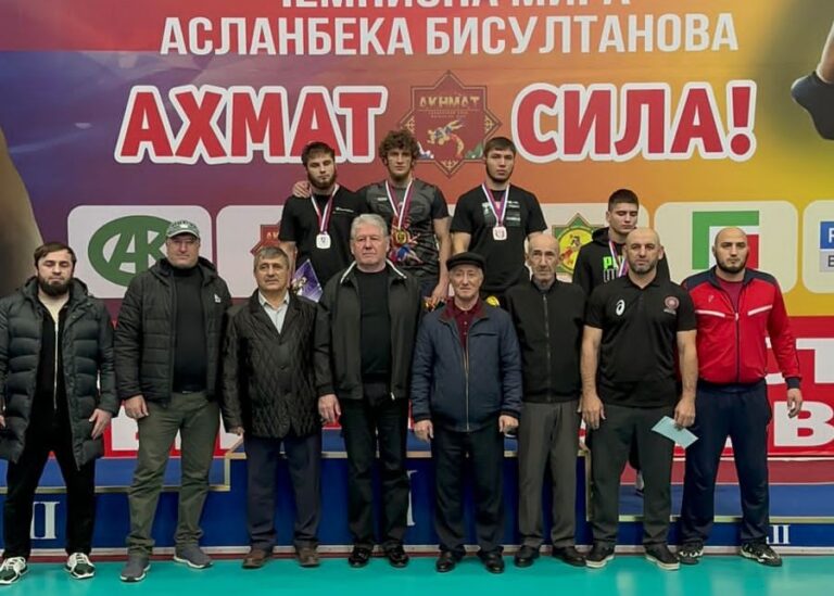 В Грозном прошли всероссийские соревнования по спортивной борьбе среди юниоров