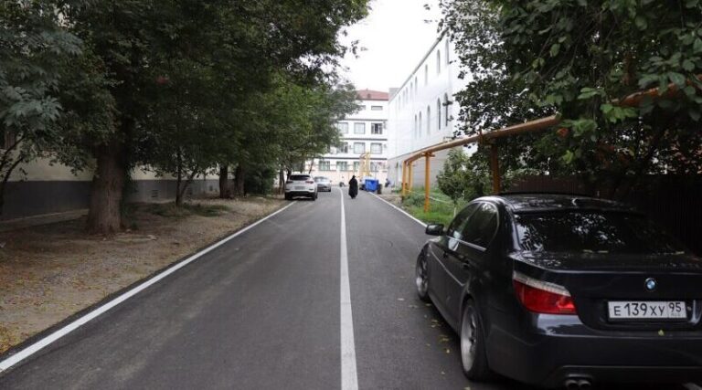 В рамках дорожного нацпроекта в Грозном отремонтирована улица Шейха Дени Арсанова