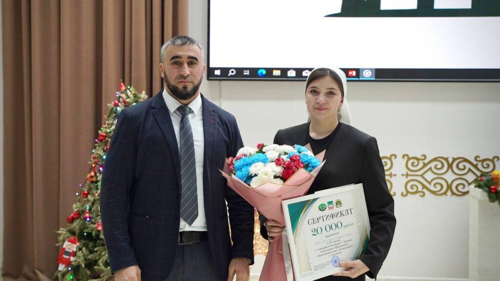 В Грозном определена школа с лучшим новогодним оформлением