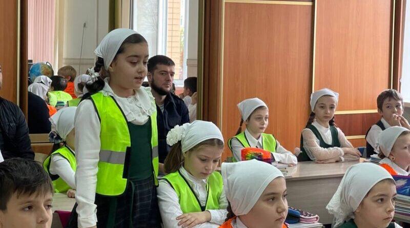 Правилам дорожного движения обучились почти 3 тысячи школьников из Чечни
