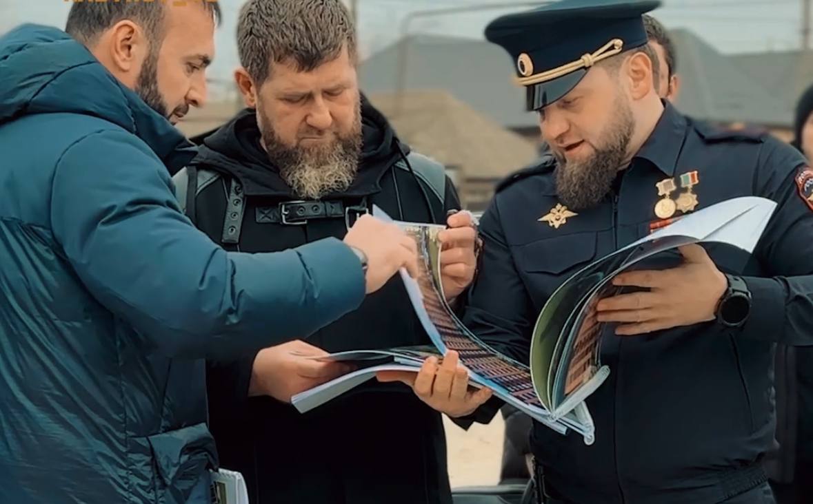 Кадыров проинспектировал строительство Жилых комплексов в городе Шелковская