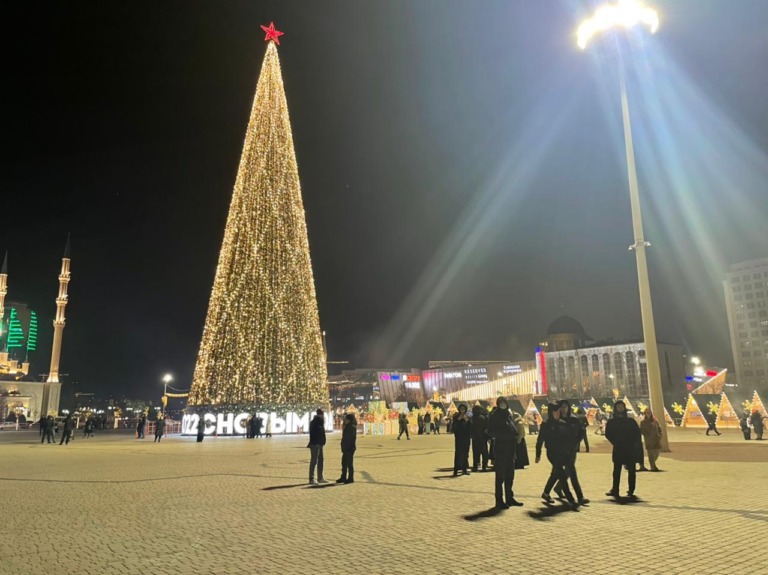 В Грозном отремонтировали улицу, ведущую к главной елке республики