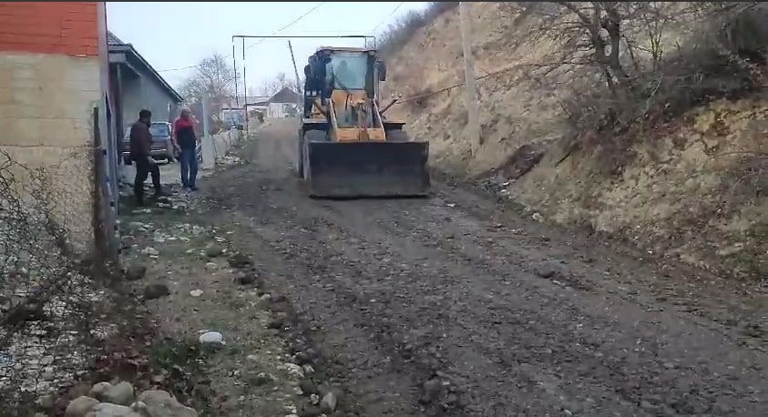 В горном селе обновили дорогу по просьбе вдовы участника СВО