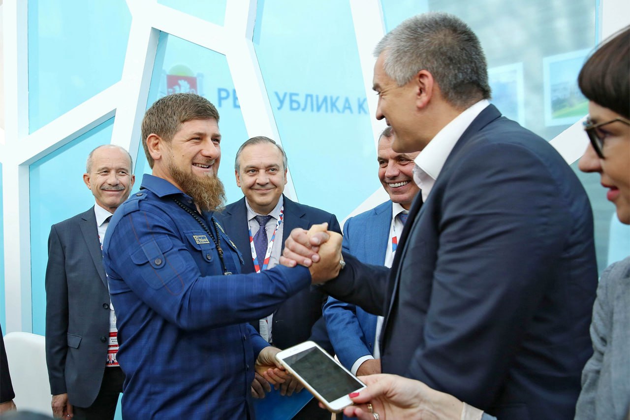 Рамзан Кадыров поздравил жителей Крыма с Днём Республики