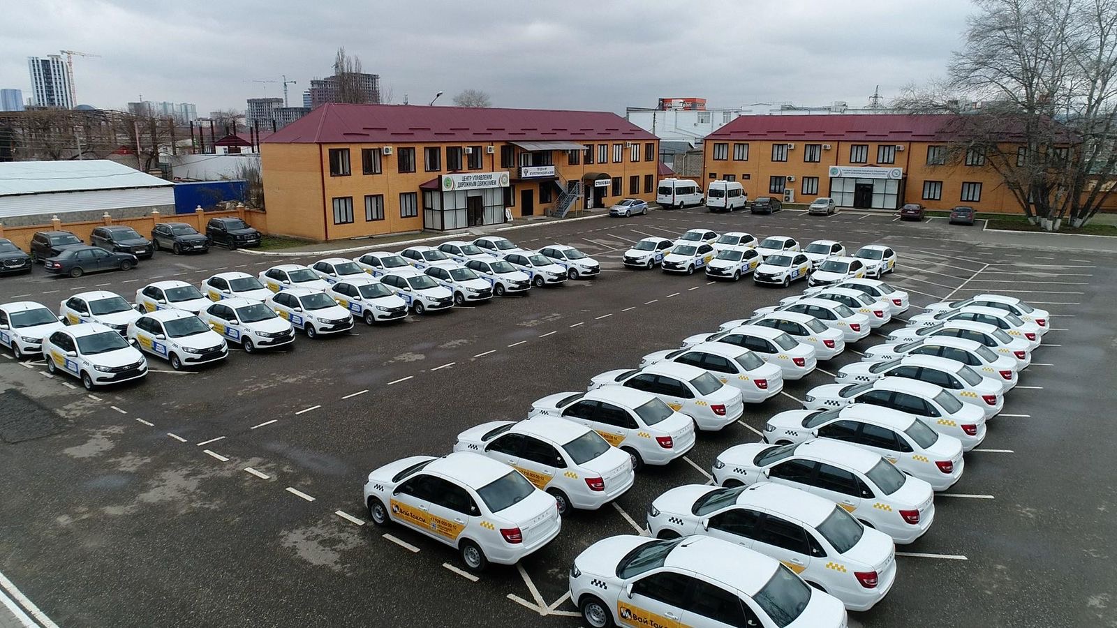 Таксомоторным кампаниям Чечни передали 50 машин Lada Granta
