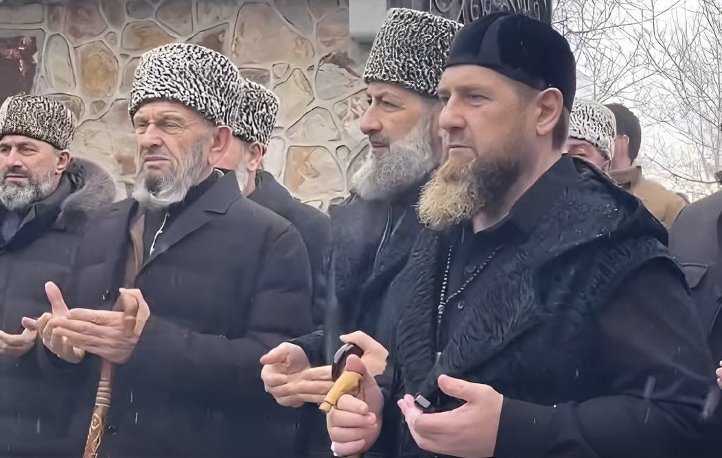 Кадыров посетил похороны ректора Северо-Кавказского университета Шарабуттина Чочаева