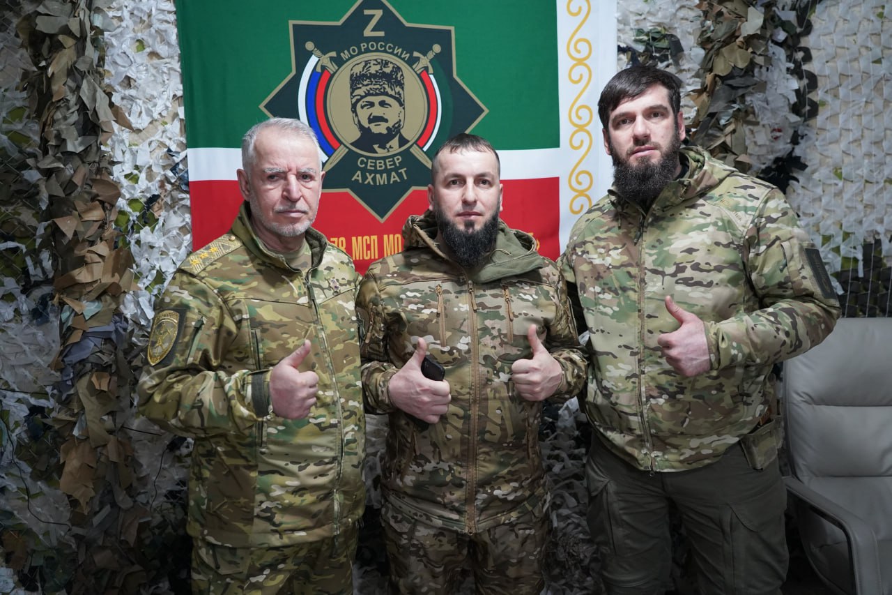 Руслан Алханов вручил   награды отличившимся   бойцам в зоне СВО