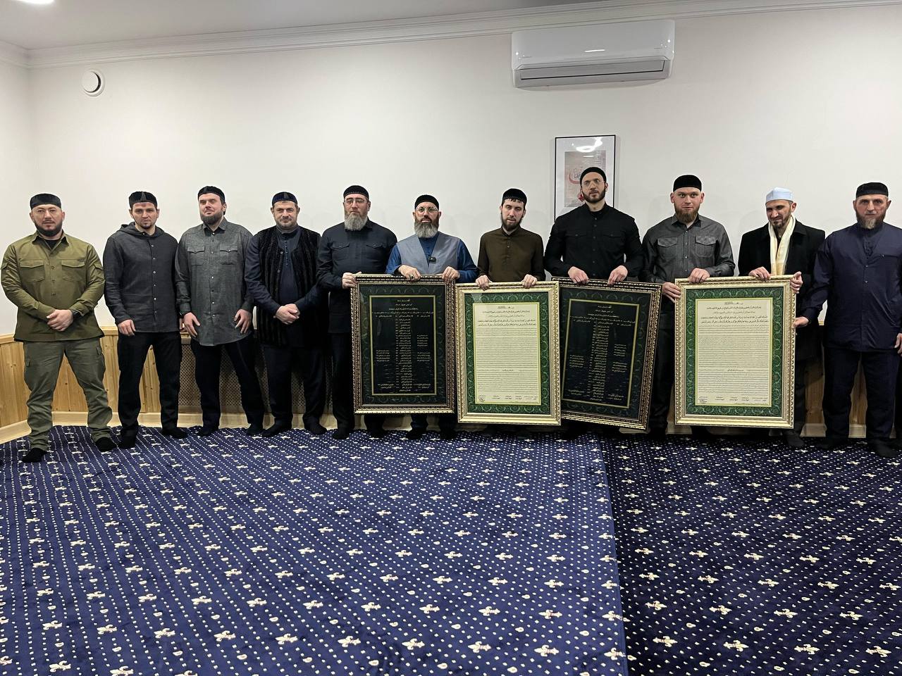 Два хафиза сдали наизусть 10 кыраатов Корана!