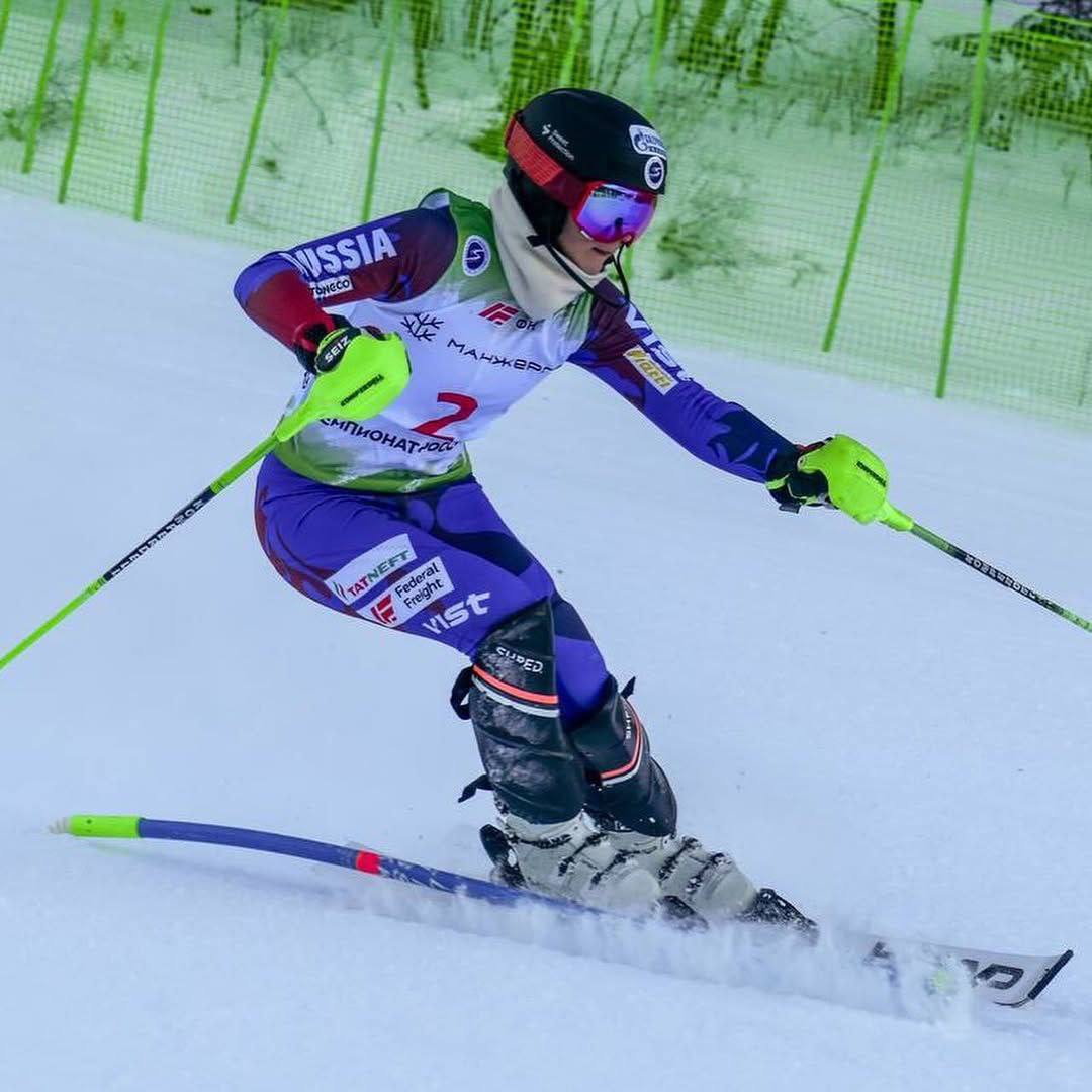 18-летняя чеченка стала двукратной чемпионкой по горнолыжному спорту