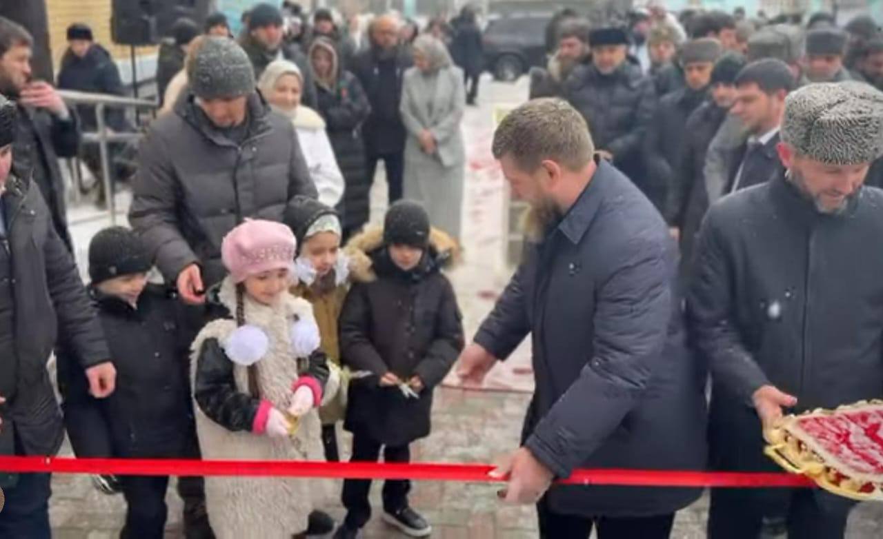 Глава ЧР Рамзан-Хаджи Кадыров принял участие в открытии Многопрофильного центра образования на 2500 мест имени Первого Президента ЧР, Героя России Ахмата-Хаджи Кадырова.