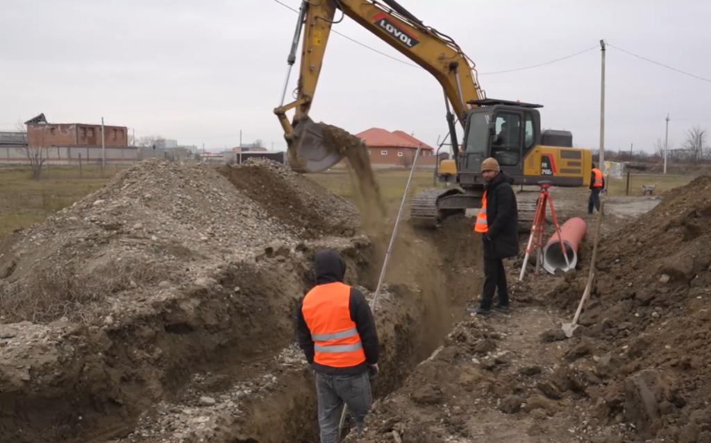 В Грозном заменяют водопроводные и канализационные сети
