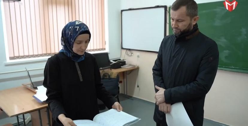 Начать сначала: Директора Шелковской школы «понизят» до учителя труда