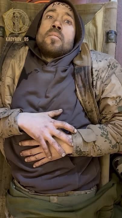 Кадыров опубликовал видео с плененным,   брошенным командованием ВСУ