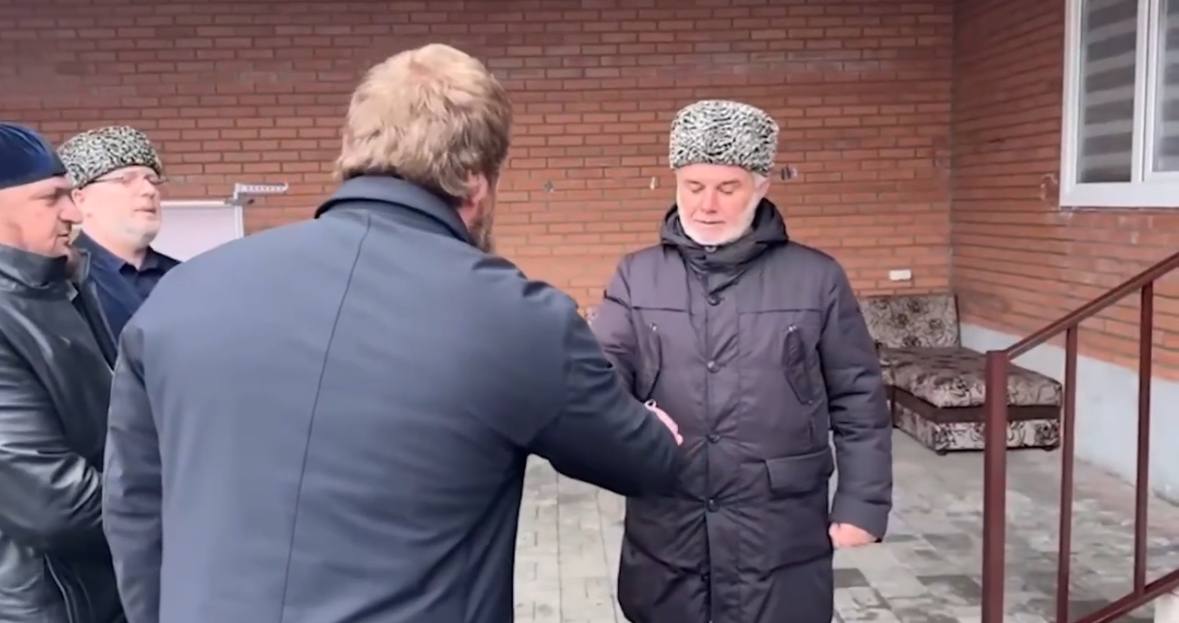 Двум семьям в селе Герменчук передали ключи от новых домов