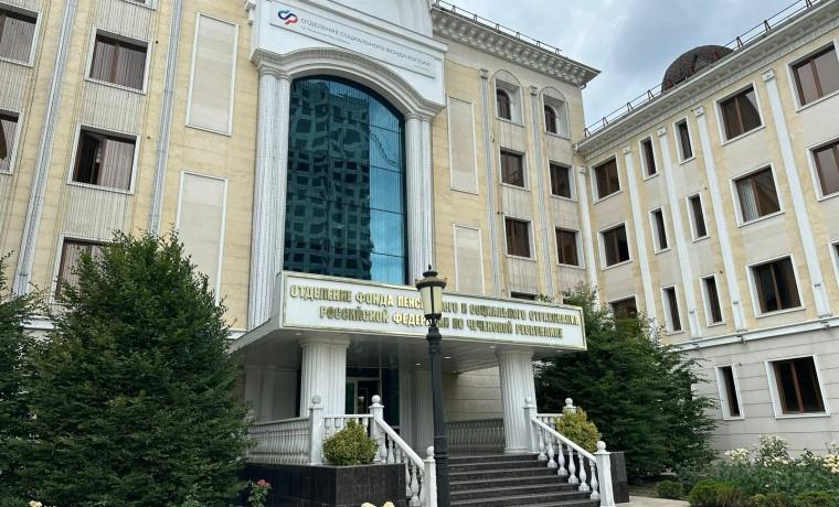 В 2024 году Отделение Социального фонда по Чеченской Республике установило выплату из средств пенсионных накоплений более 1700 жителям региона
