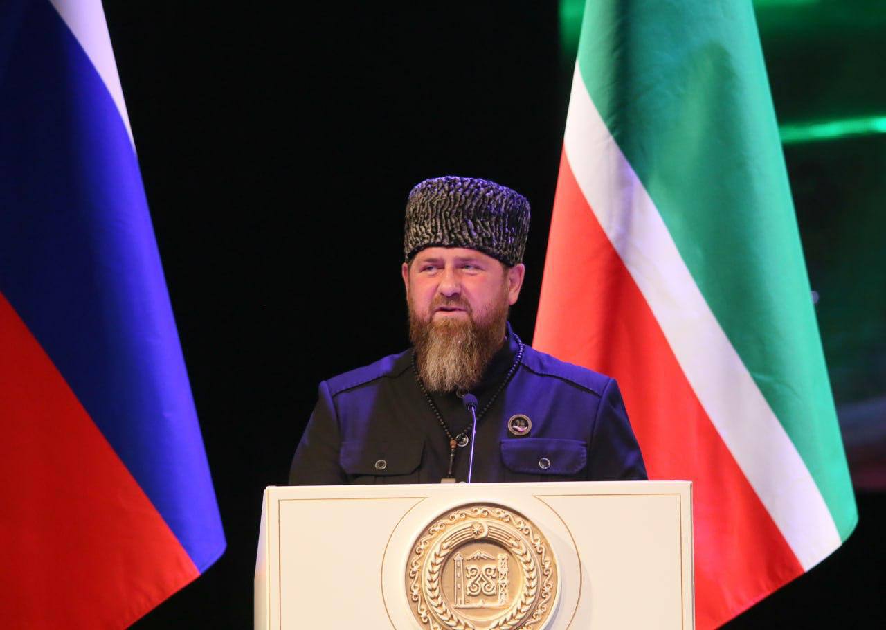 РАМЗАН-ХАДЖИ КАДЫРОВ   ПОЗДРАВИЛ ЖИТЕЛЕЙ ЧР   С ДНЕМ МИРА