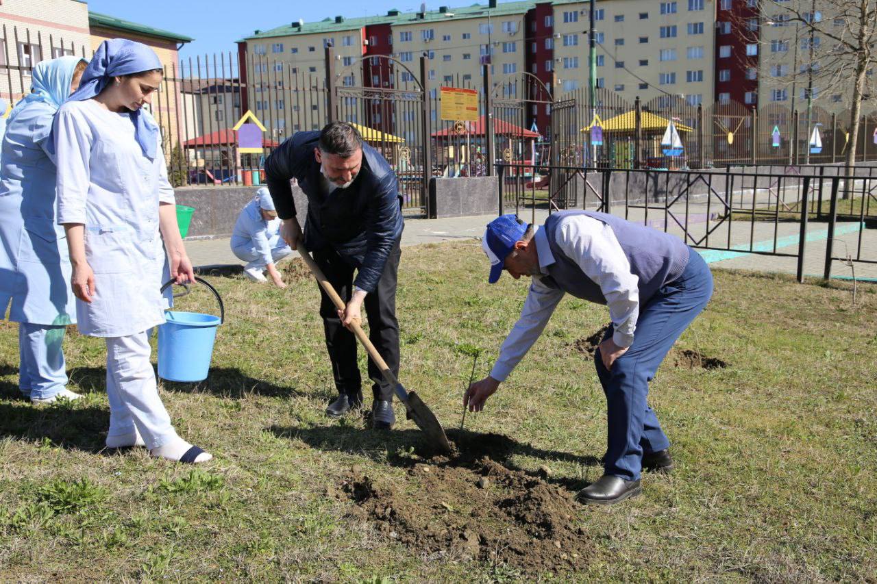 В Грозном проходят масштабные субботники по поручению Главы ЧР