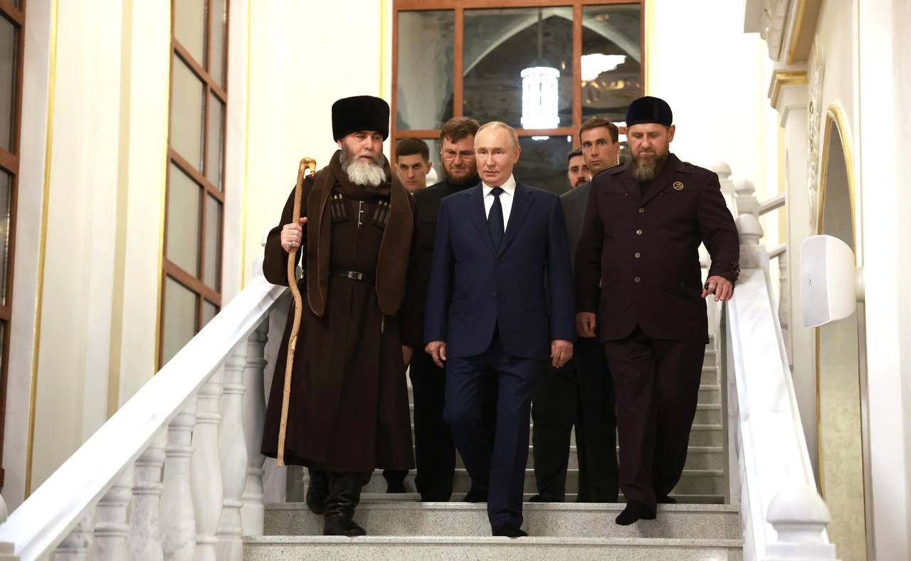 Путин назвал мечеть имени Пророка Исы (Мир Ему) в Грозном произведением искусства
