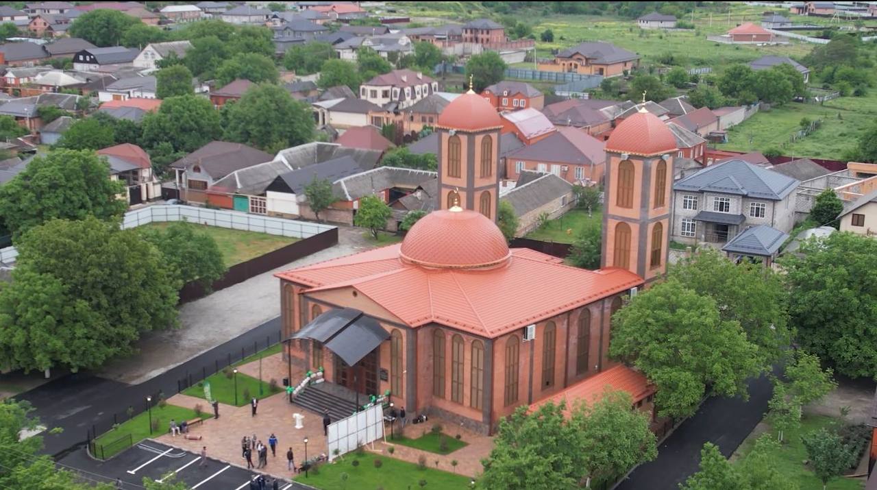 Новую мечеть на 1 500 верующих открыли в Грозном