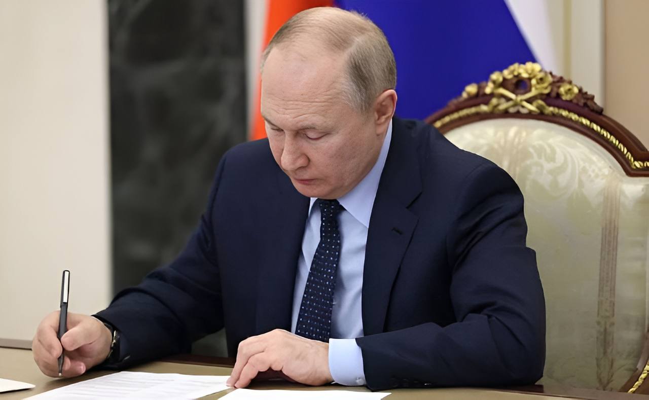 Путин образовал рабочую группу по вопросам воспитания детей и молодежи