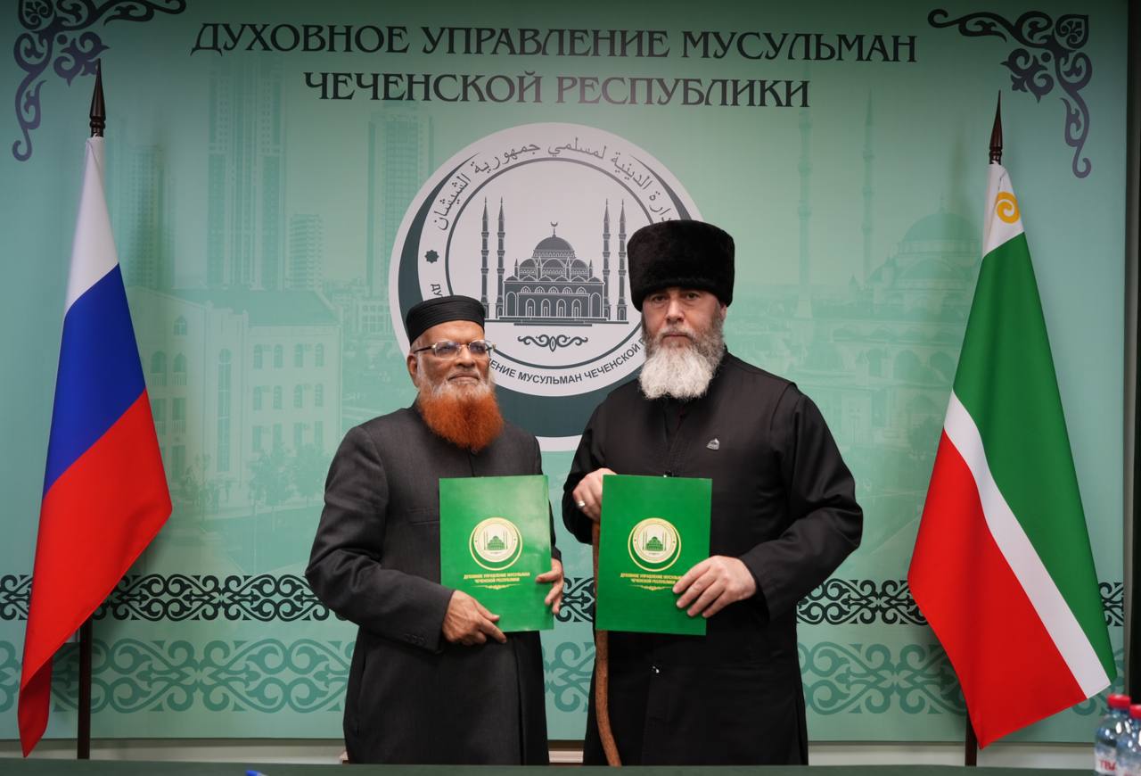 Духовное управление мусульман ЧР подписало договоры о сотрудничестве с исламским медресе «Даруль-Хьадис» и университетом «Джамиа Даруль Улюм»