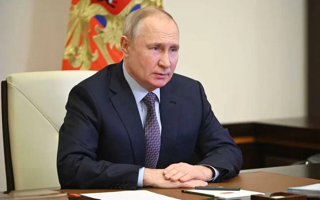 Путин наградил чеченских педагогов званием «Заслуженный учитель»