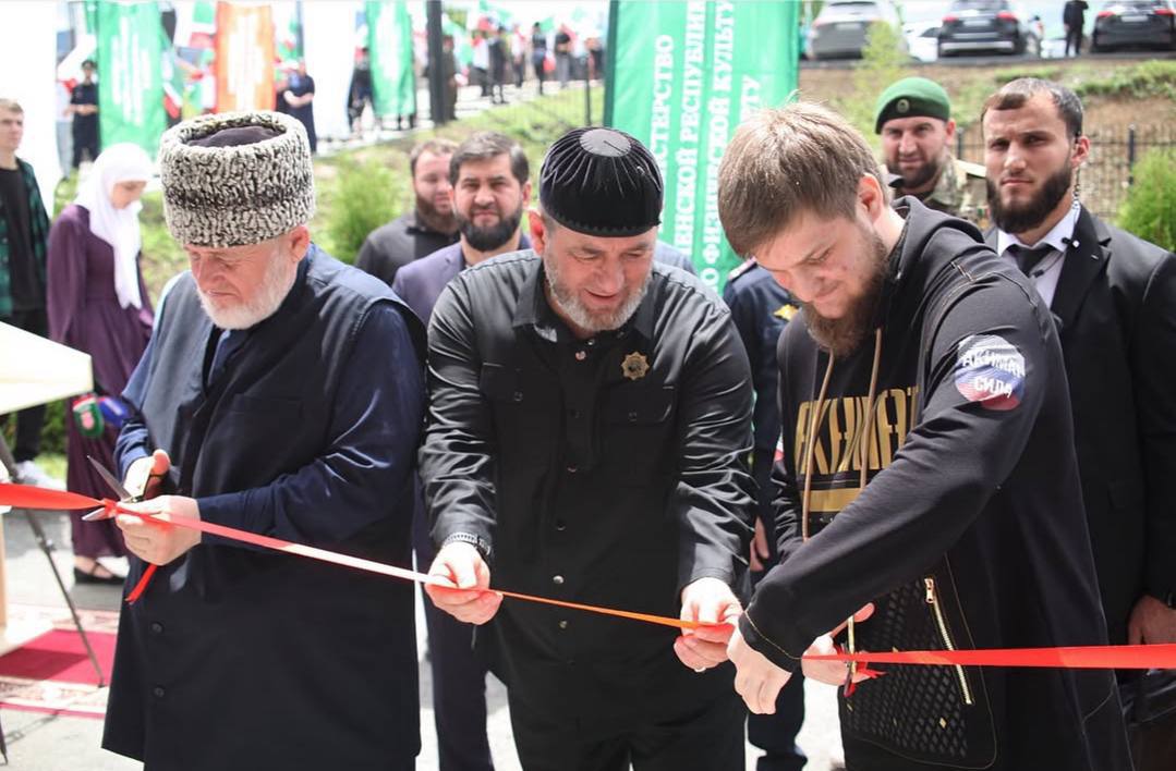 В городе Урус-Мартан официально открыли спортивный комплекс «Урус-Мартан»