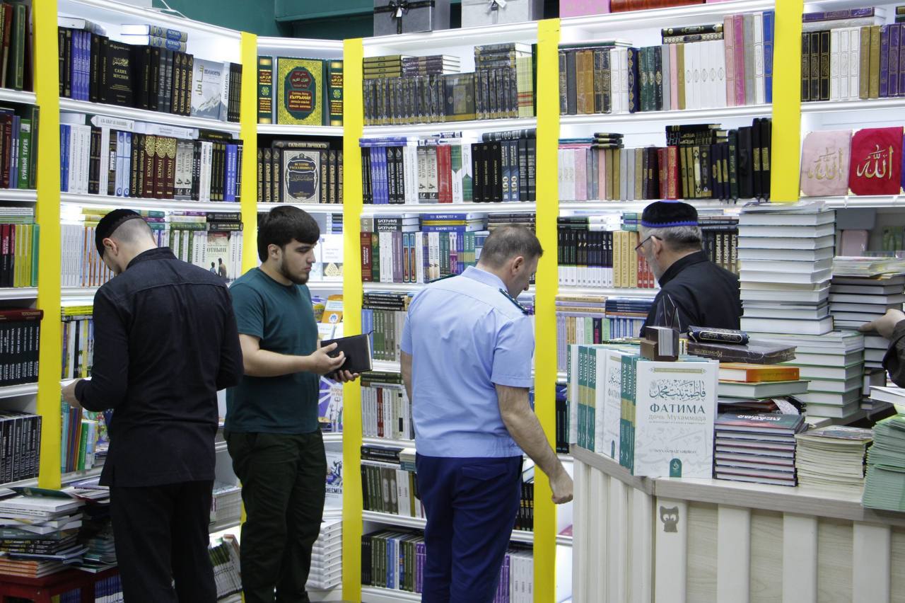 В одном из книжных магазинов Грозного выявили запрещённую литературу