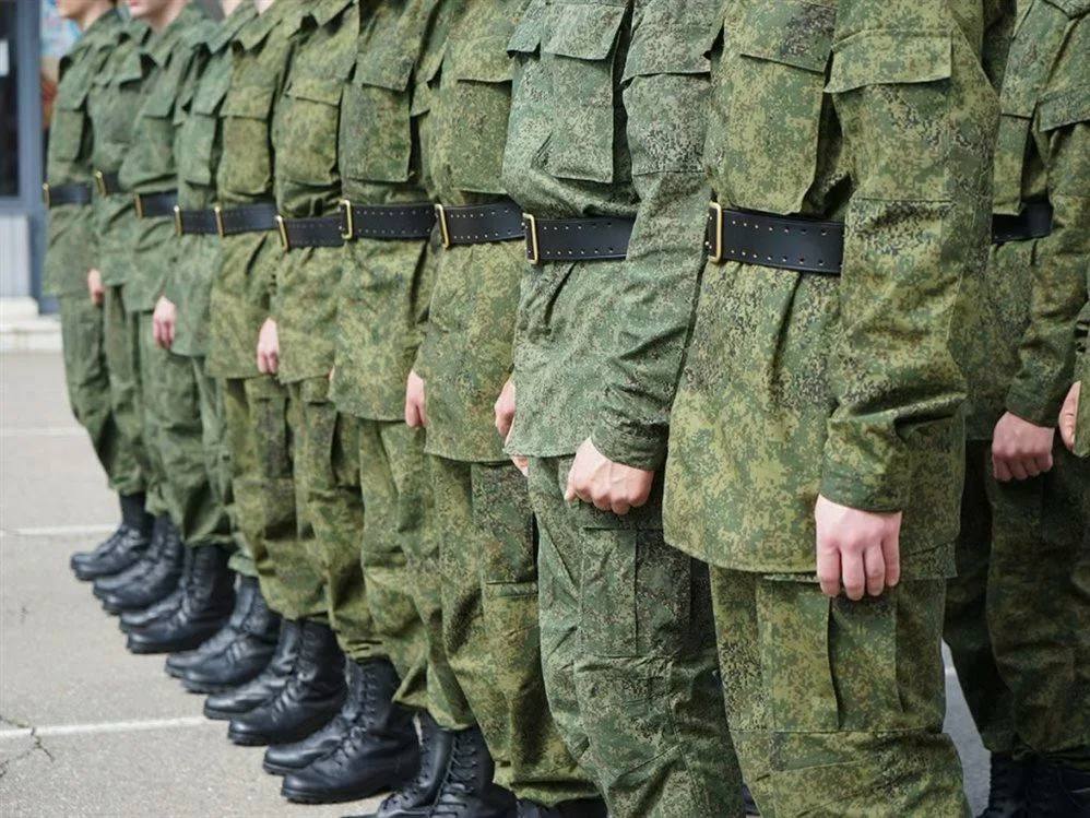 В Госдуму внесли законопроект о круглогодичном призыве в армию