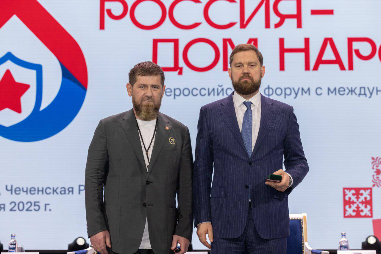 Кадыров наградил участников форума «Россия — Дом народов»