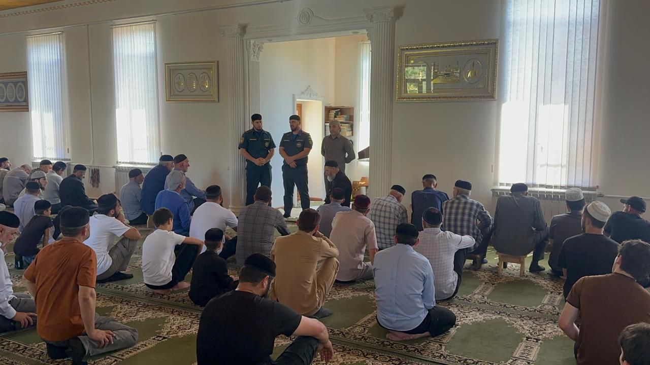 В мечетях Чечни проводят беседы о пожарной безопасности