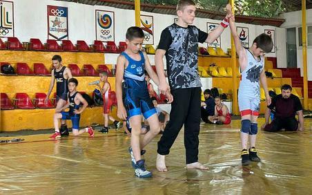 Юный борец из Чечни завоевал золото межрегиональных соревнований