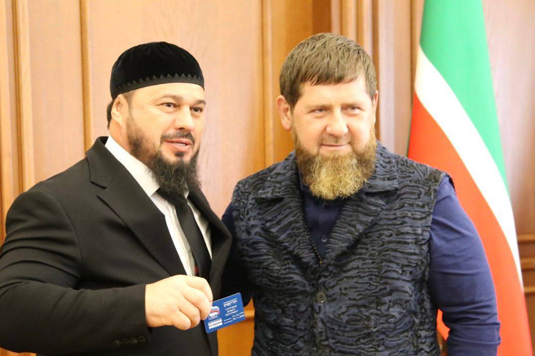 Абузайду Висмурадову и Ахмату Кадырову вручили партийные билеты