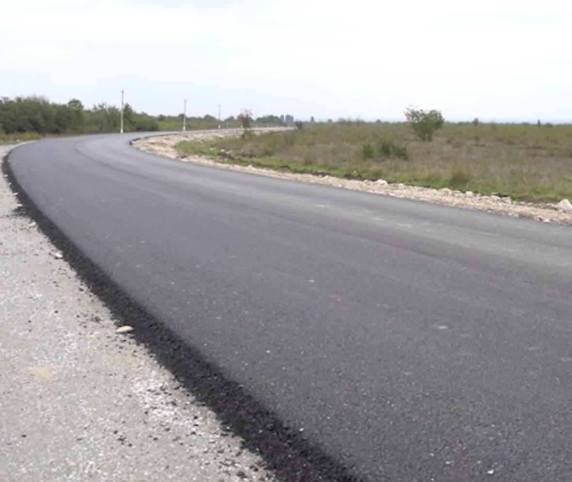 На въезде в село Рошни-Чу Чеченской Республики укладывают асфальт
