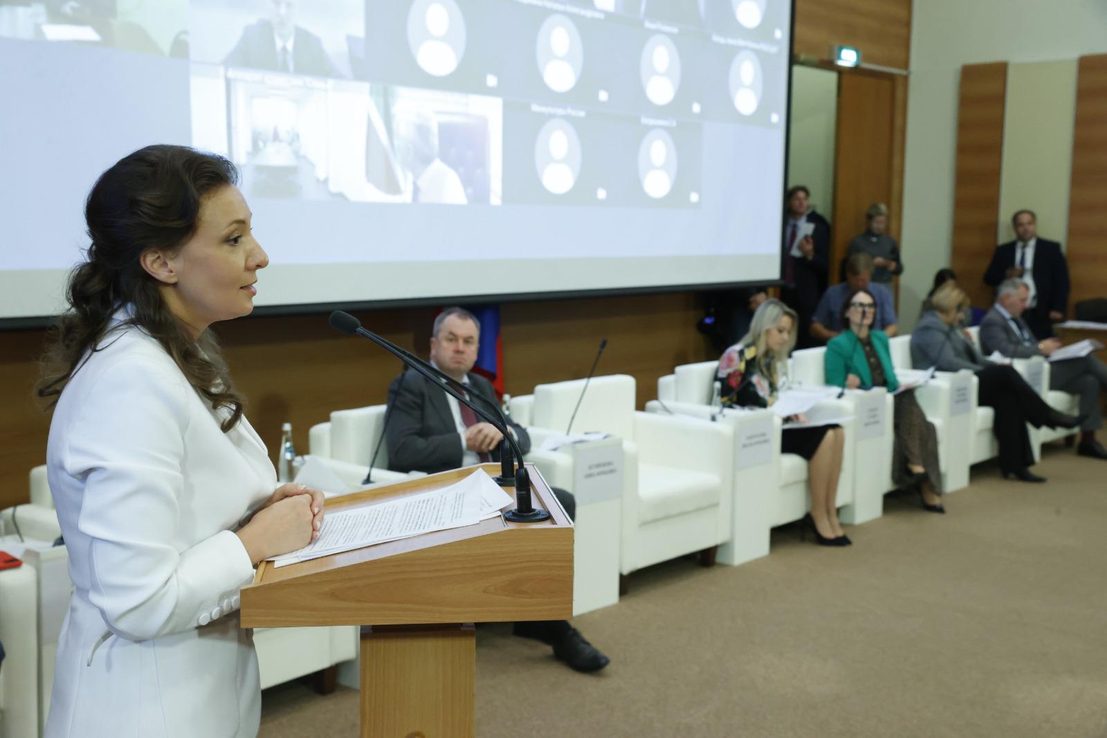 Яна Лантратова предложила ввести обязательную психолого-педагогическую экспертизу
