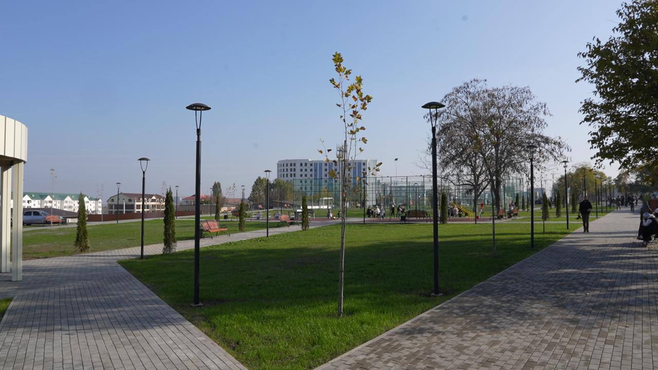 В Грозном открыли парк со спортивной и детской площадками