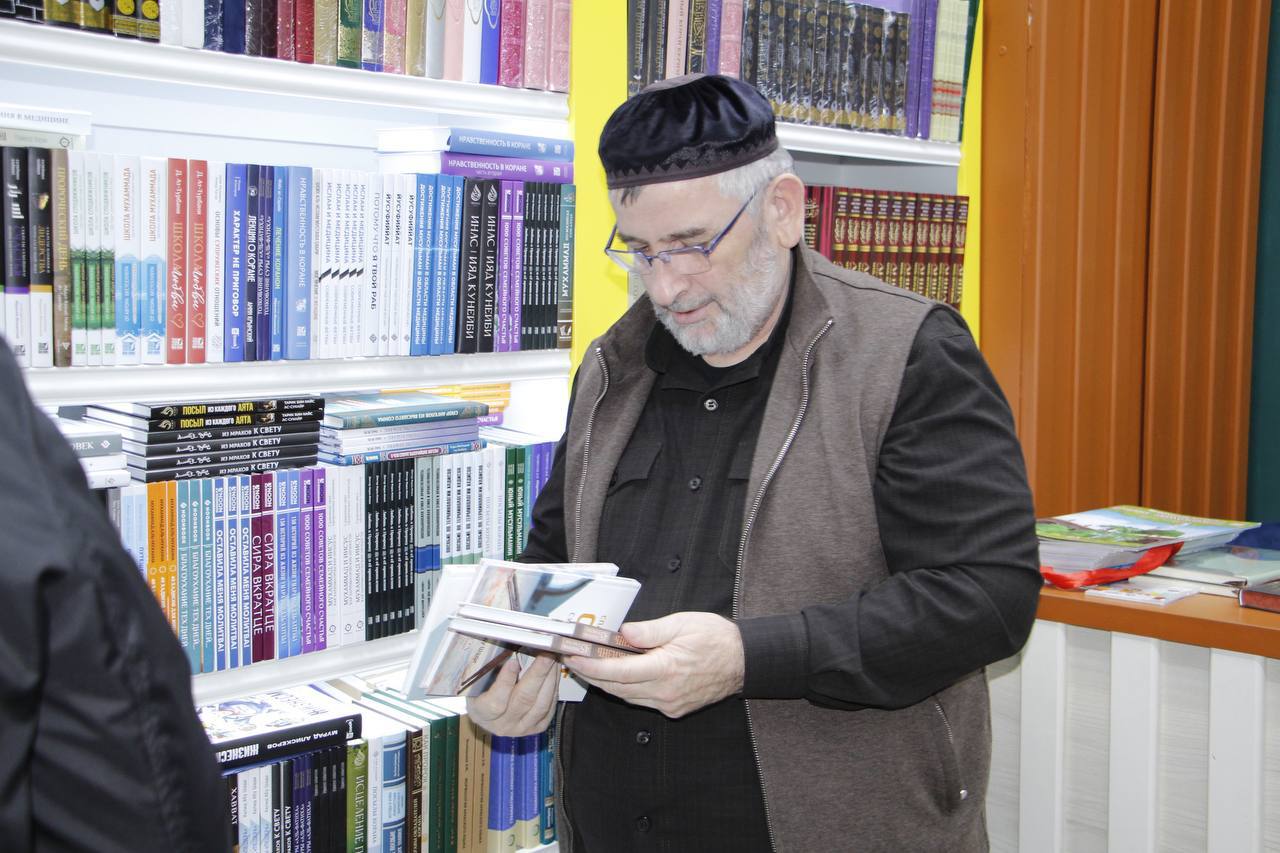 В книжных магазинах Грозного выявляют запрещённую религиозную литературу