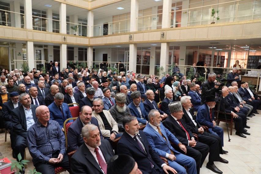 В Грозном почтили память Руслана Хасбулатова