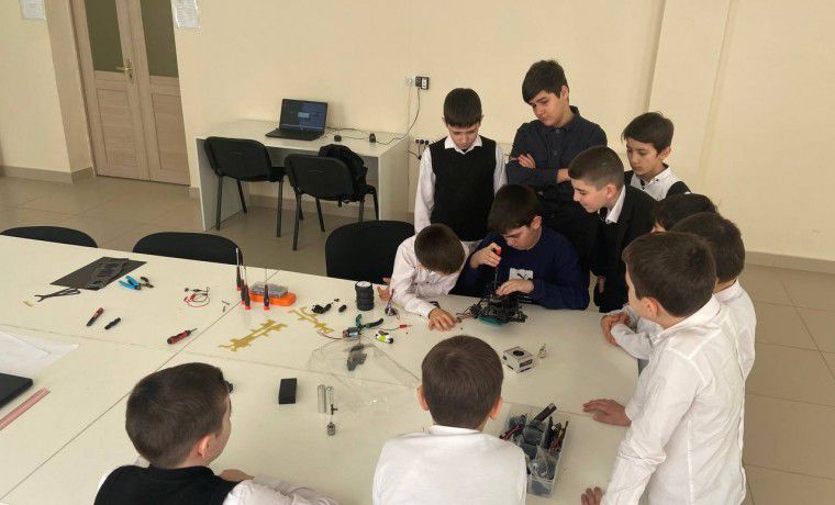 Школьники из Ачхой-Мартановского района Чечни изучили основы робототехники