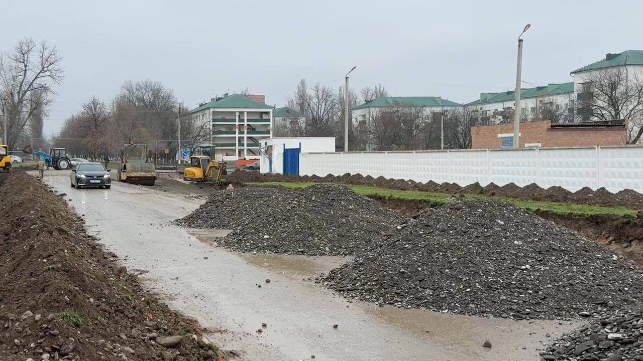 На улице Бисултанова в Грозном ведутся ремонтные работы