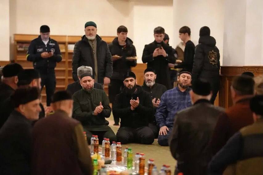 Наступление священного месяца Раджаб в Грозном отметили торжественным ифтаром