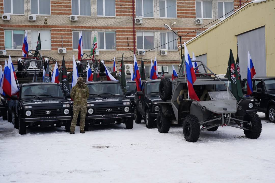 45 единиц техники специального назначения передали бойцам в зону СВО