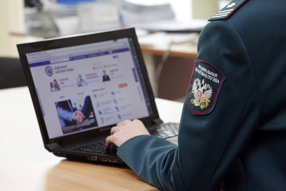 Налоговая служба назвала категории граждан, которым необходимо до конца апреля представить декларацию о доходах 2025 года